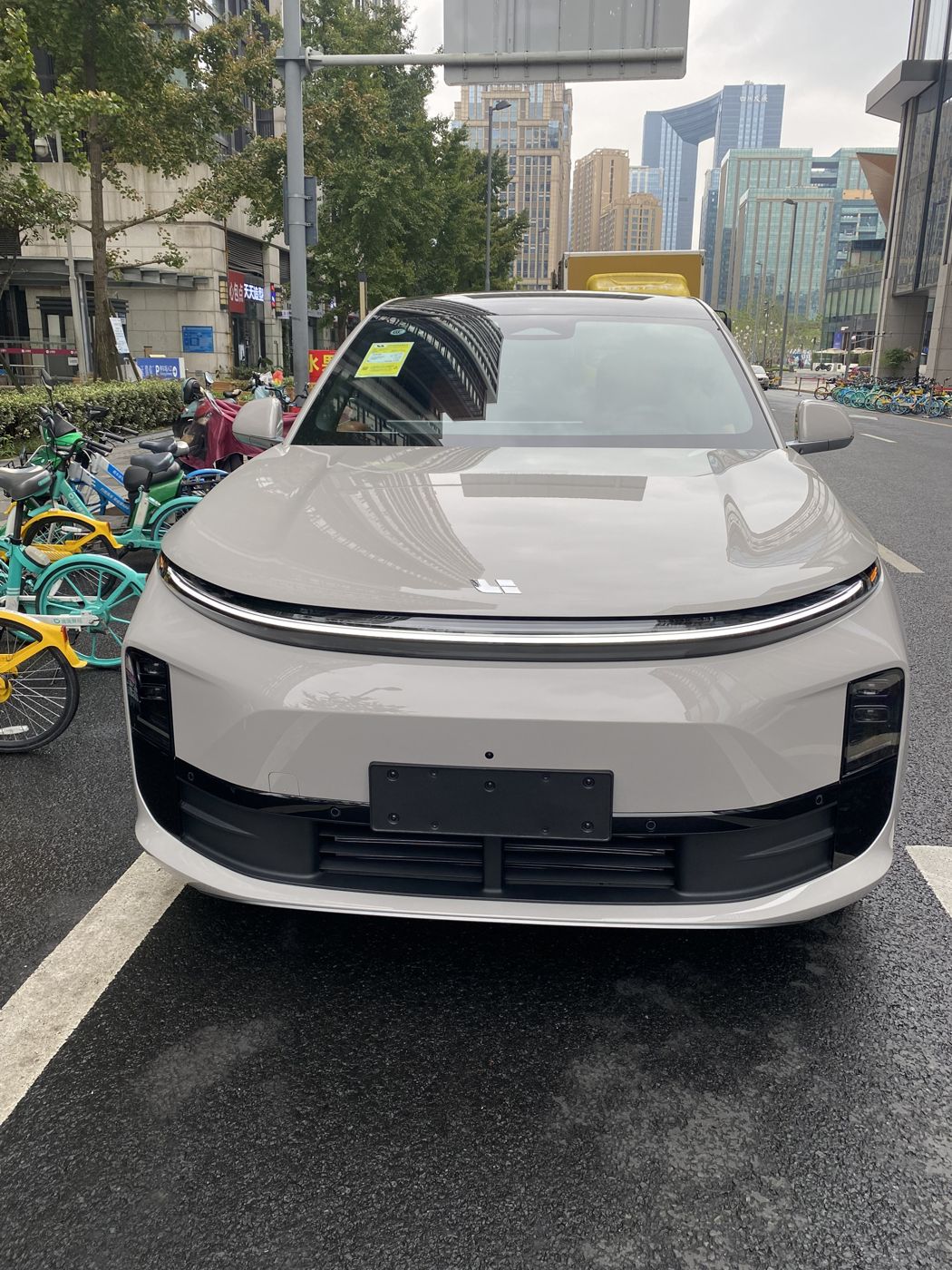 dcbox小金库 MEGA 高压纯电 MPV